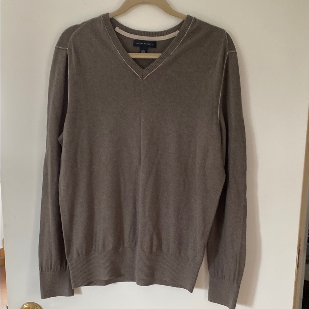 Banana Republic Men's V-Neck Sweater - Taupe